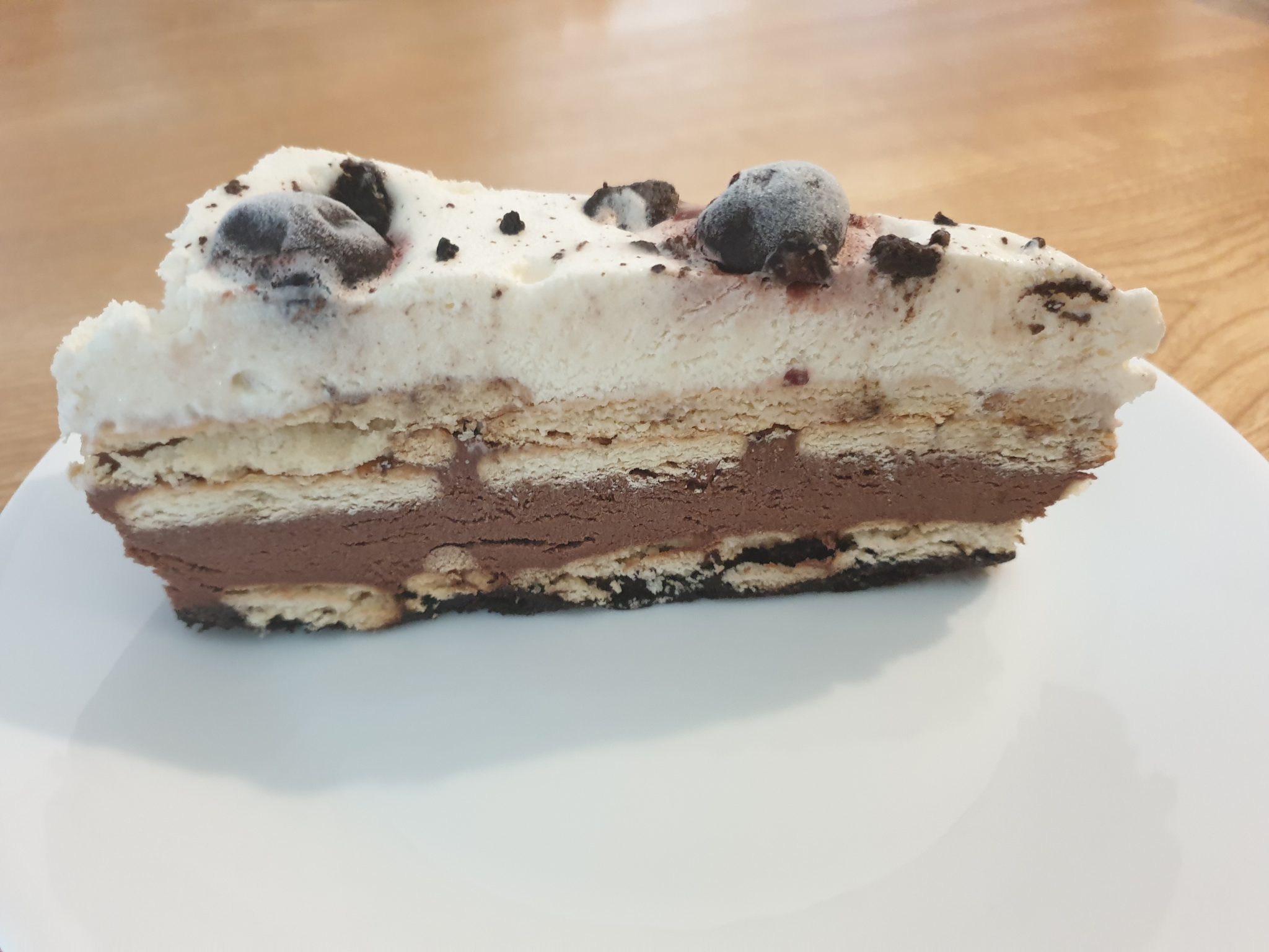 עוגת ביסקוויטים דו שכבתית