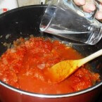 לשפוך מים רותחים