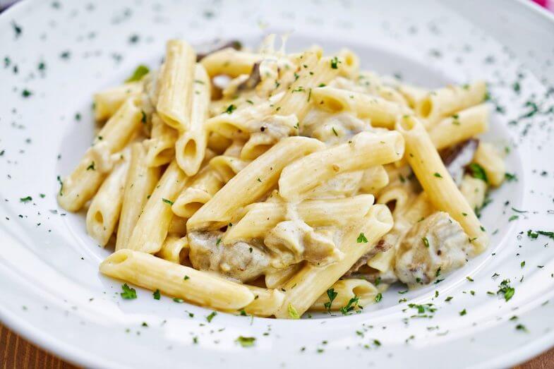 פסטה ברוטב שמנת ופטריות