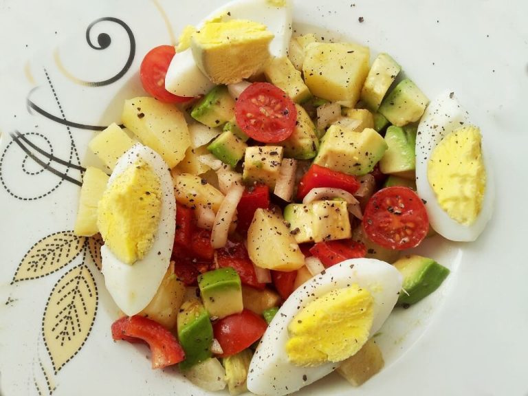 סלט אבוקדו עשיר