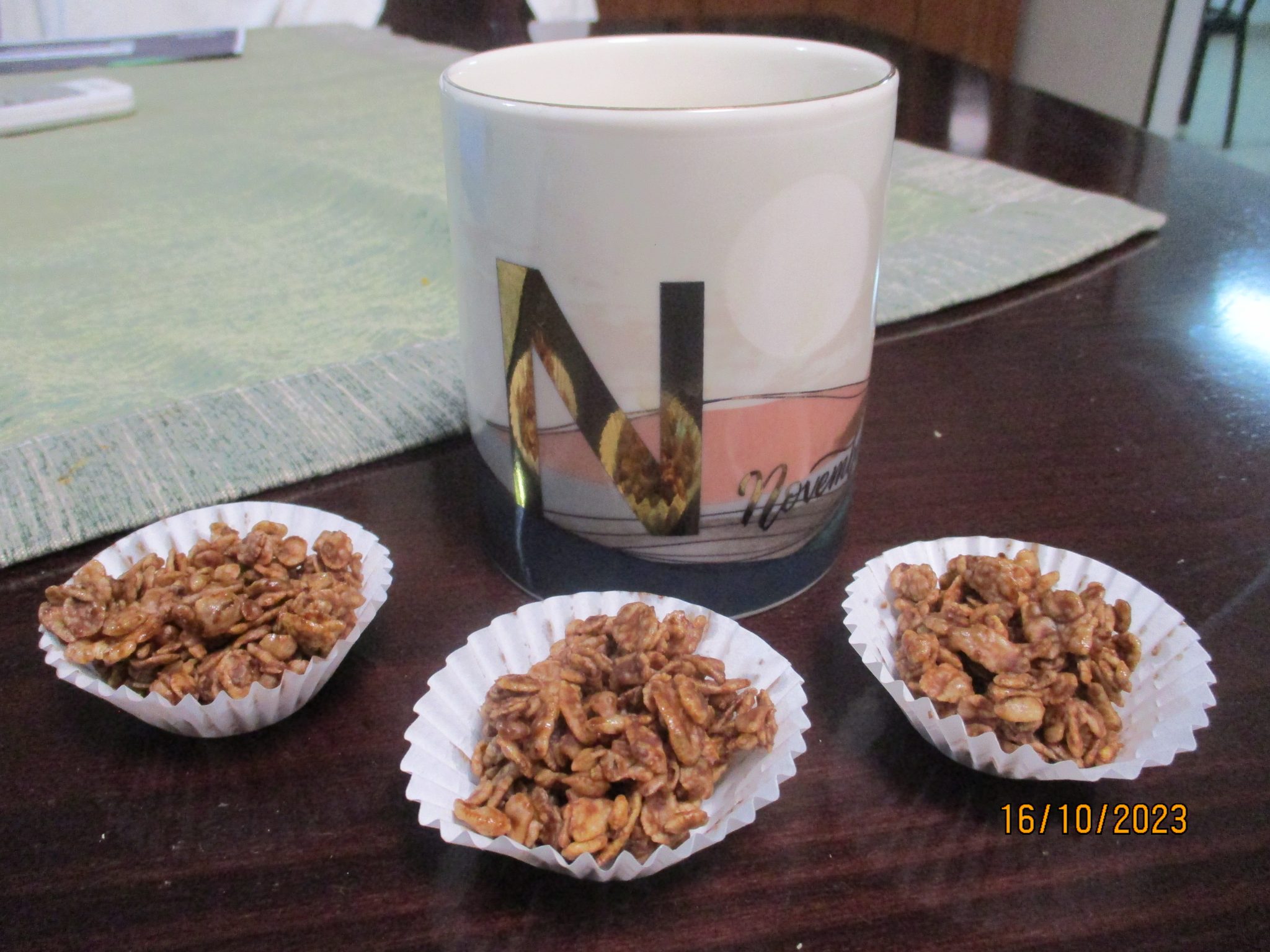 חטיף פצפוצי אורז ושוקולד