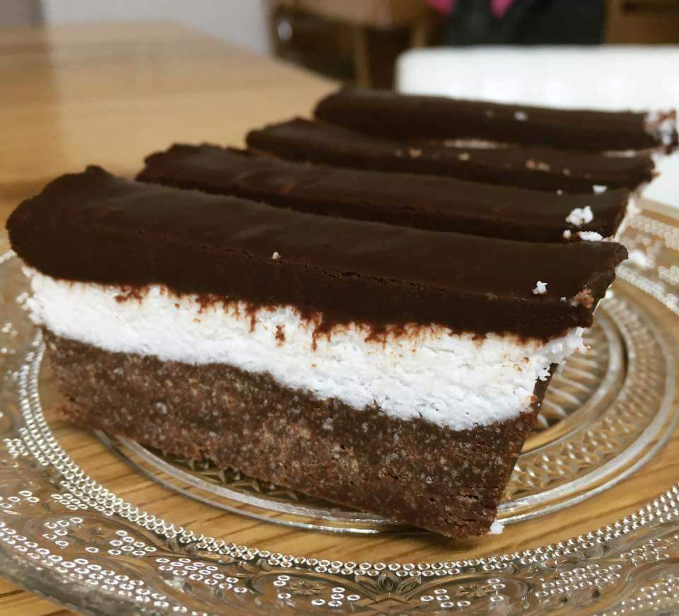 קינוח שכבות שוקולד וקוקוס