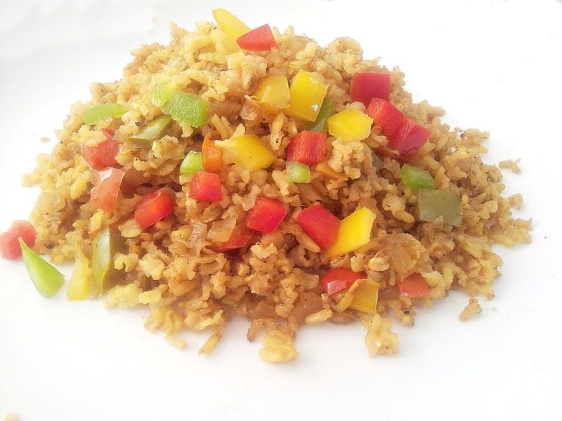 אורז מלא עם פלפלים