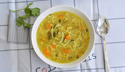 מרק ירקות עם גריסים ועדשים