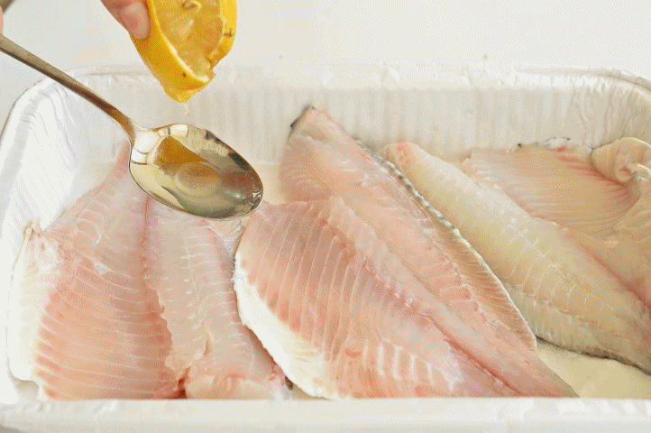 דג בתנור עם רוטב