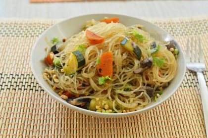 אטריות שעועית מוקפצות