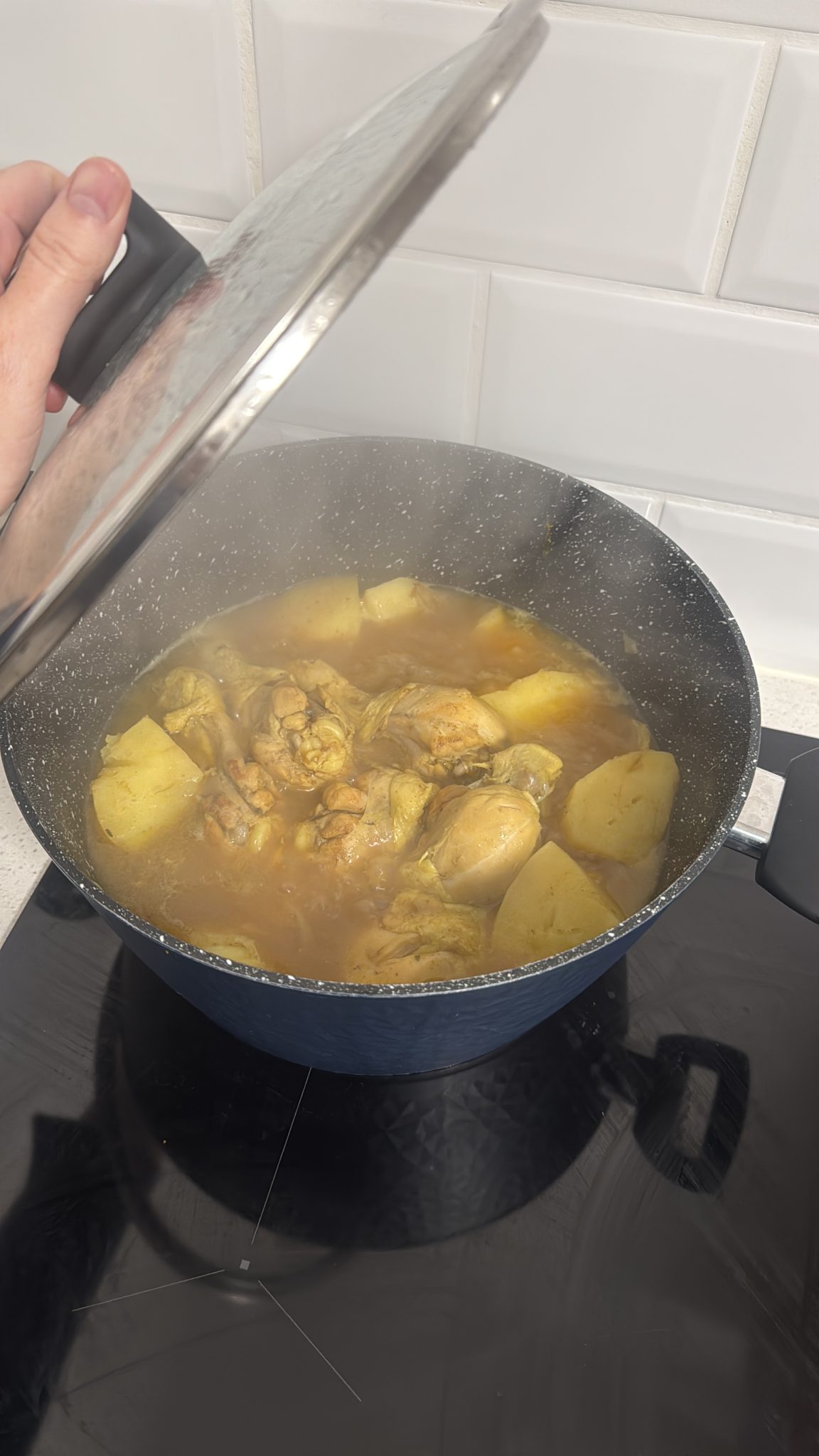 עוף מבושל ברוטב צהוב