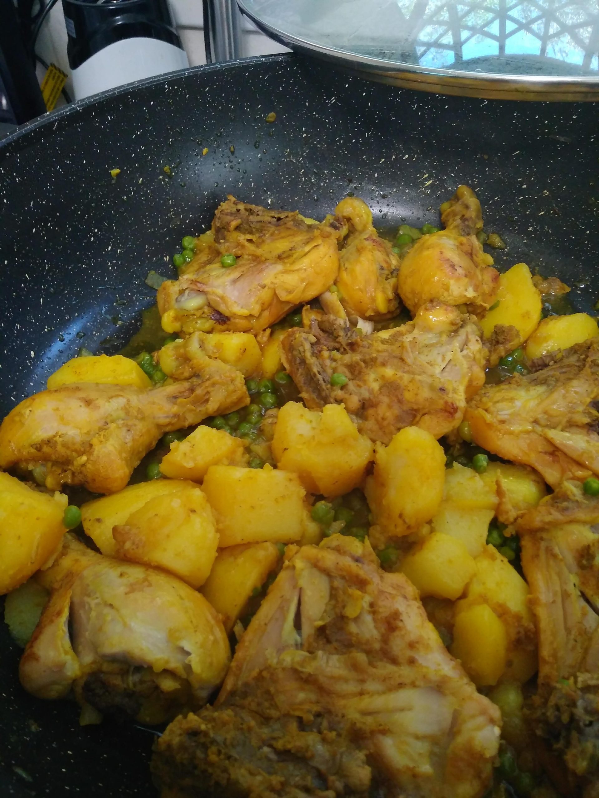 עוף מבושל ברוטב צהוב