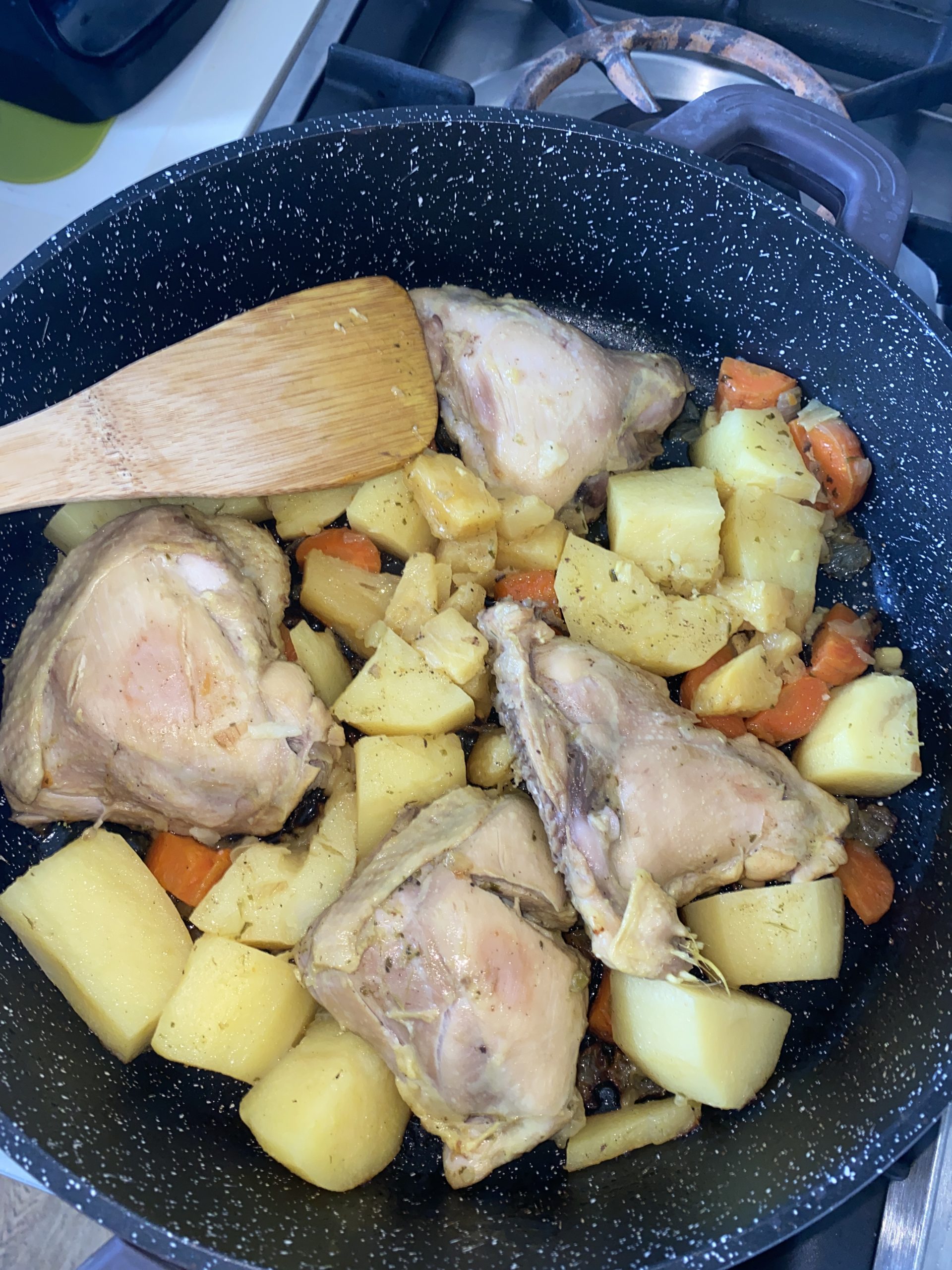 עוף מבושל ברוטב צהוב