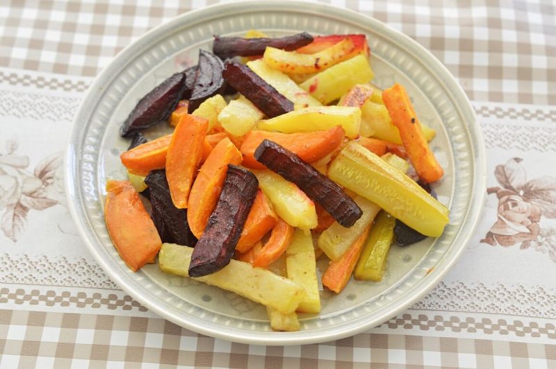 ירקות שורש בשמן זית ושום