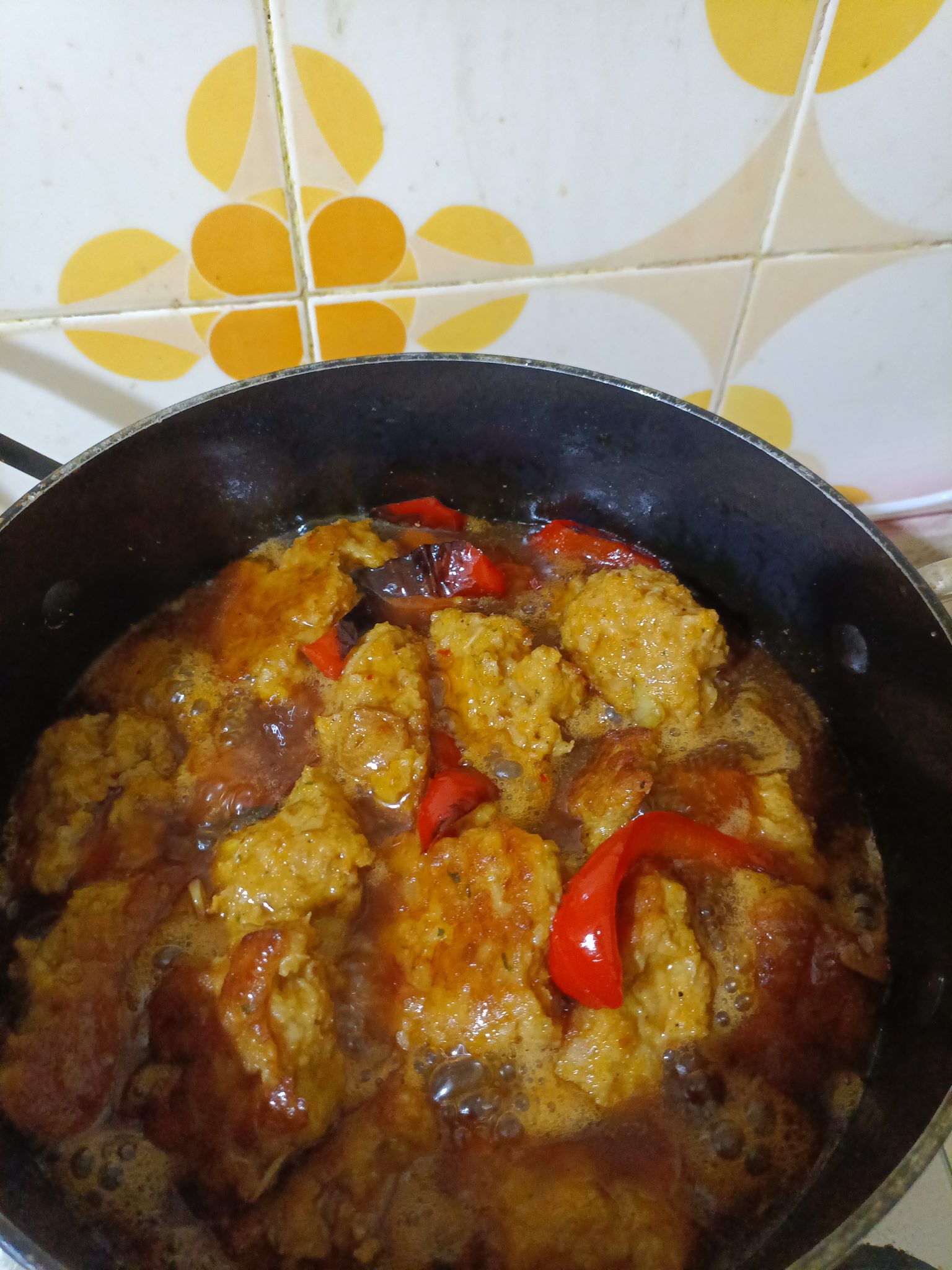 כדורי עוף ברוטב דבש וצ'ילי