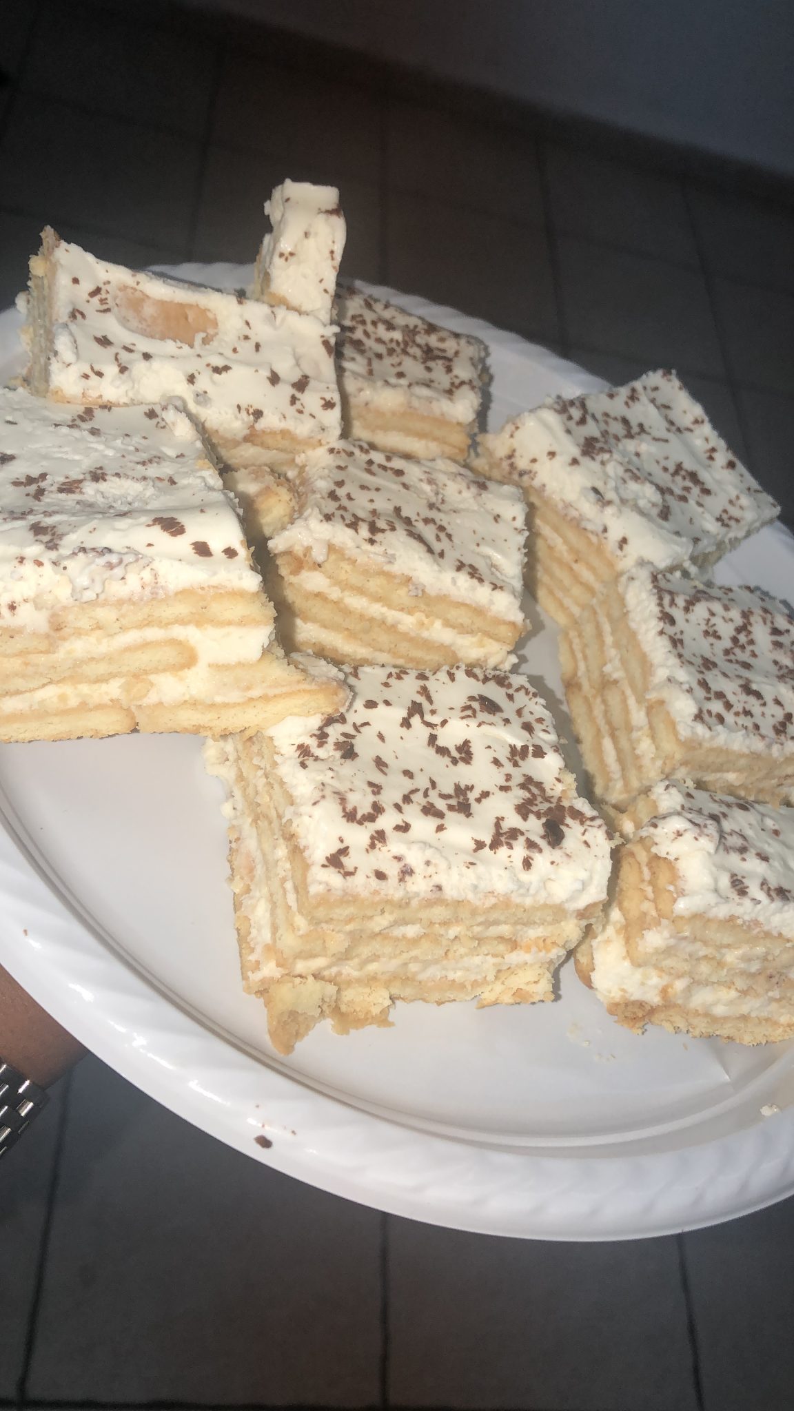 עוגת גבינה וביסקוויטים