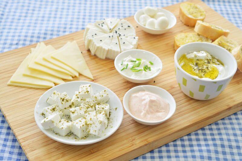 פלטת גבינות מתובלות