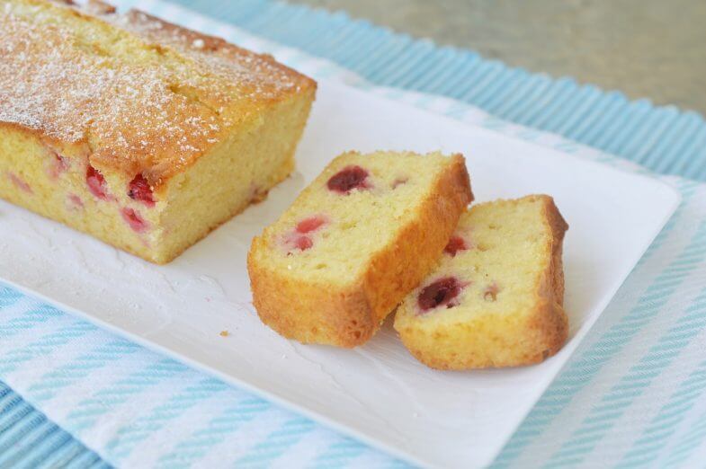 עוגה בחושה עם פירות יער