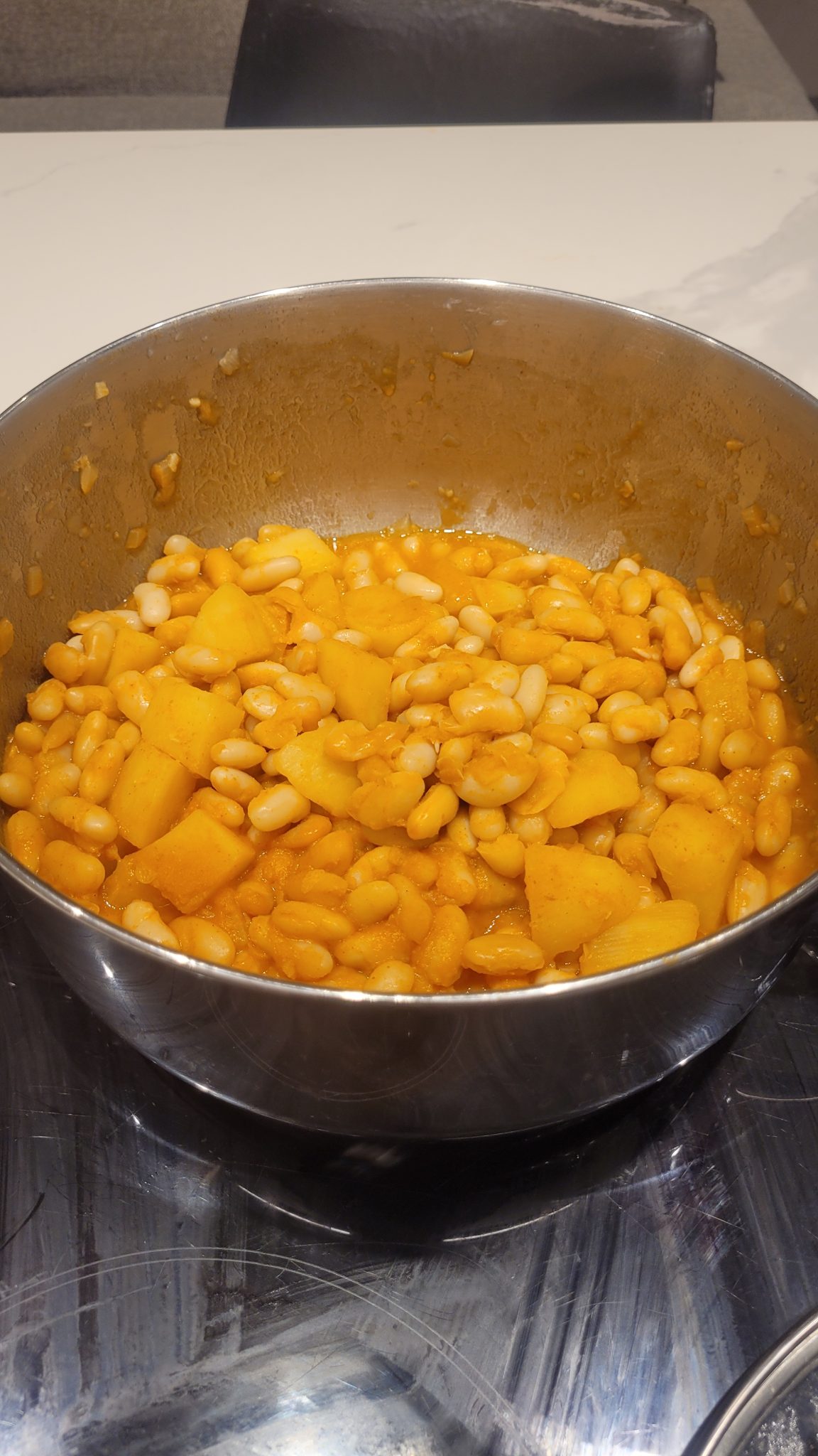 שעועית לבנה עם תפוחי אדמה