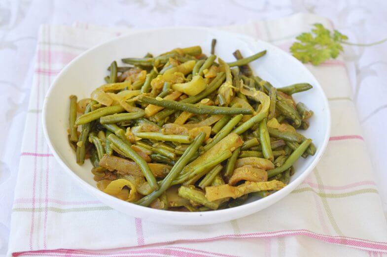 תבשיל קישואים ושעועית ירוקה