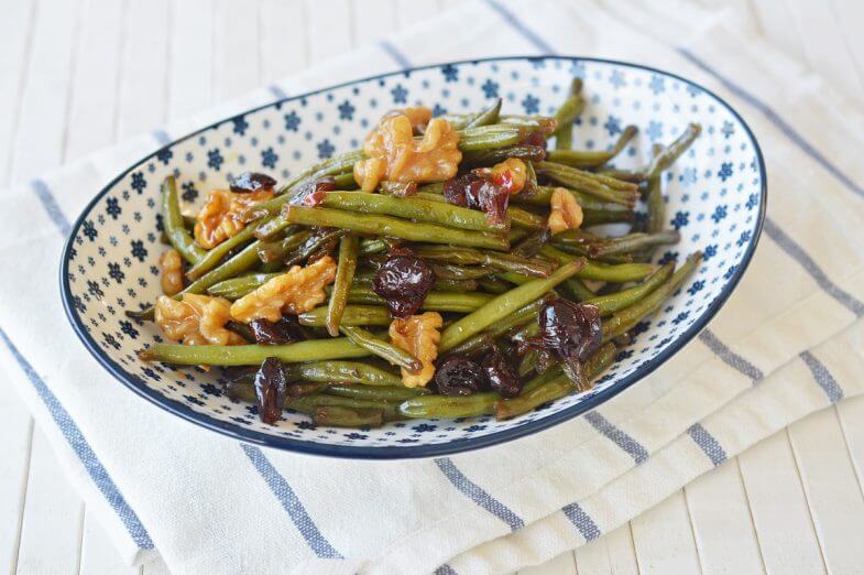 שעועית ירוקה עם חמוציות