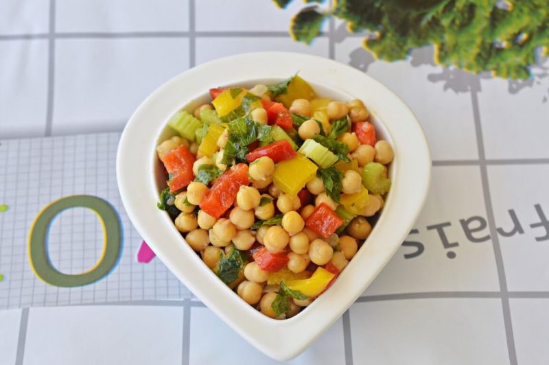 סלט גרגירי חומוס