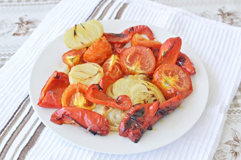 עגבניה ובצל בתנור