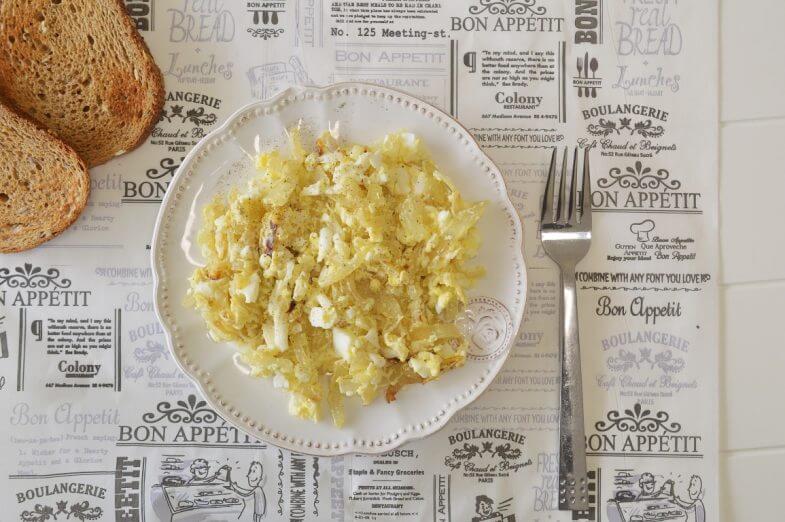 סלט ביצים ובצל מטוגן