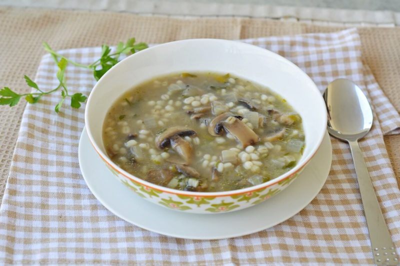 מרק פטריות וגריסים