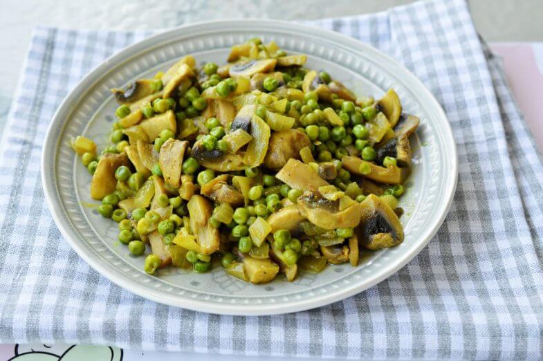 פטריות עם אפונה