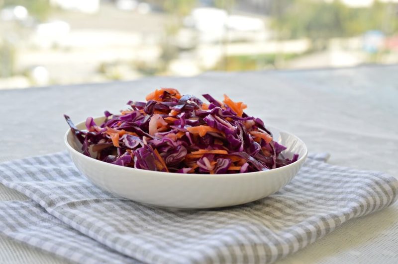 סלט כרוב סגול,תפוחים וגזר