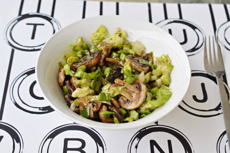 סלט חסה ופטריות