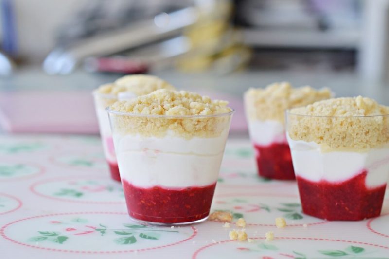 קינוח פירות יער, גבינה ופירורים