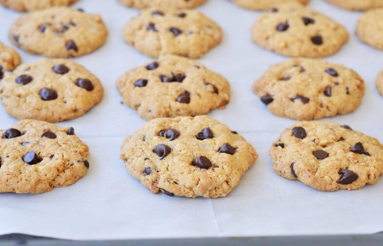 עוגיות חמאה, אגוזים ושוקולד צ'יפס