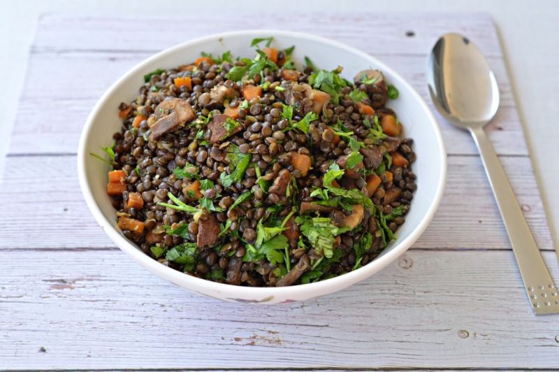 סלט עדשים ופטריות