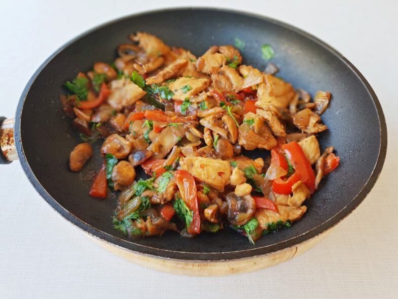 חזה עוף עם פטריות וגמבה