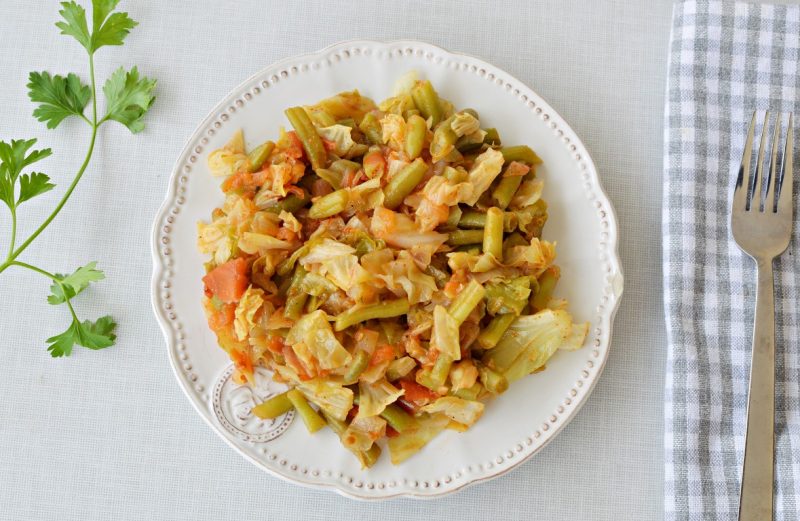 תבשיל כרוב עם שעועית ירוקה