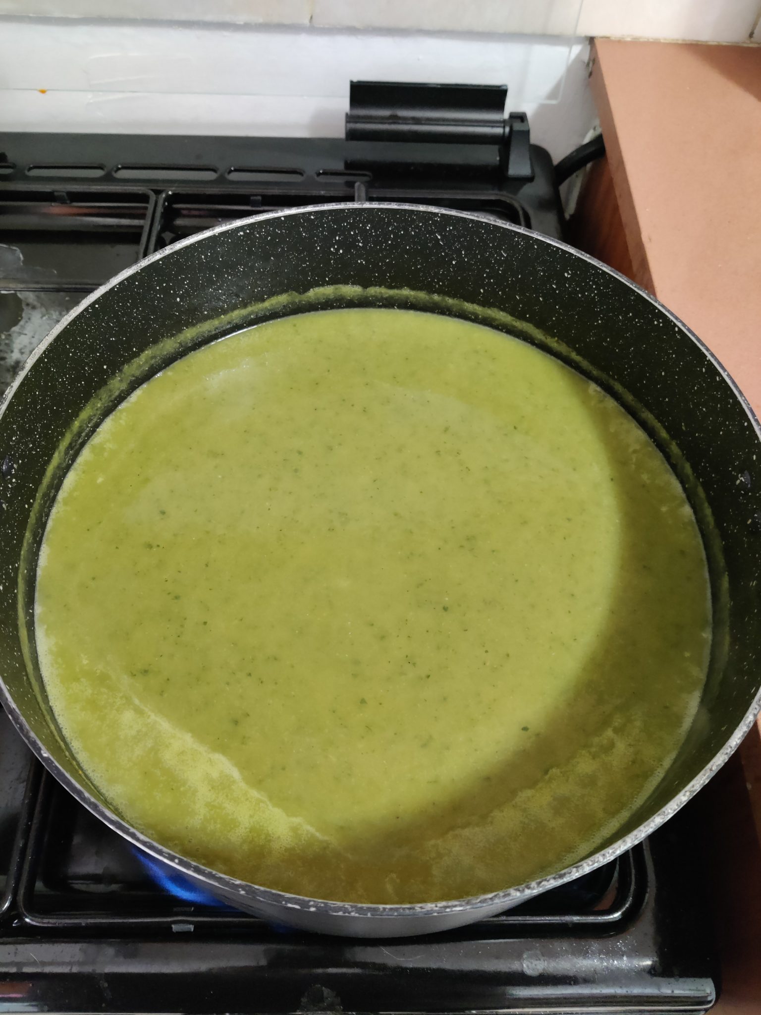 מרק ברוקולי וקישואים