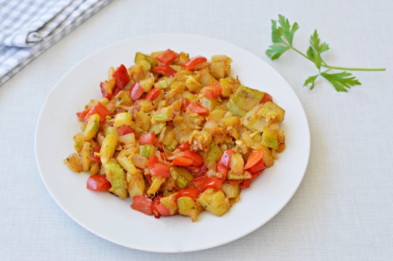 סלט קישואים וגמבה