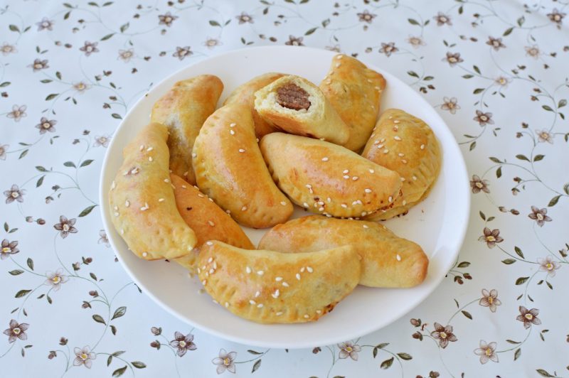 אמפנדס במילוי בשר