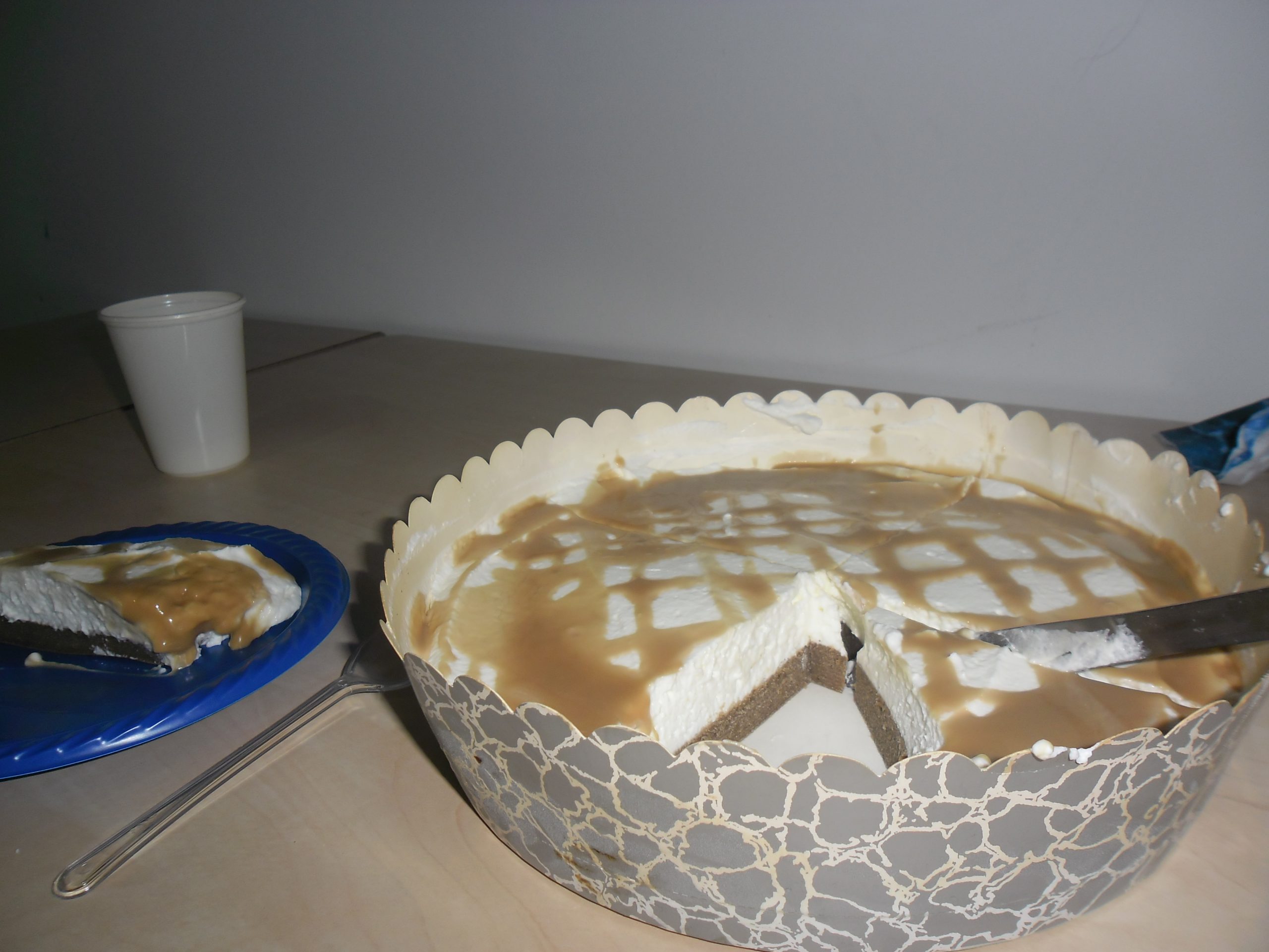 עוגת גבינה וקפה