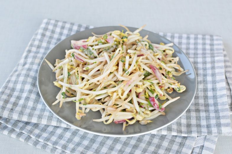 סלט נבטים וצנונית