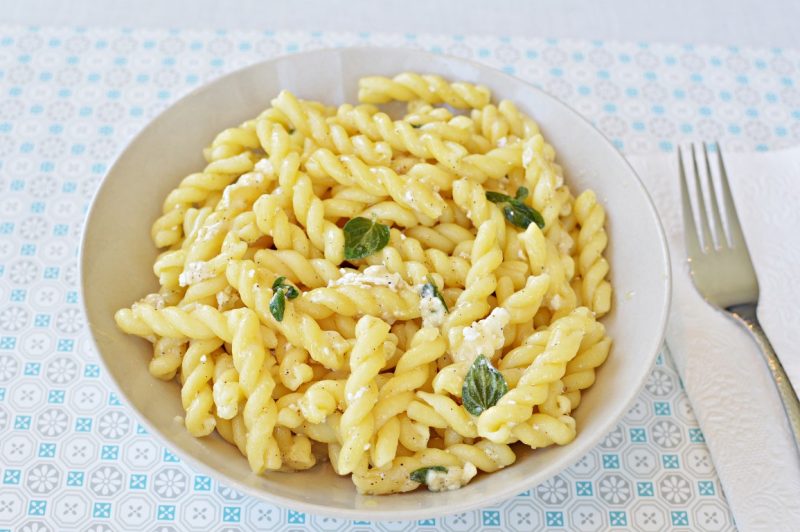 פסטה בחמאה וגבינות