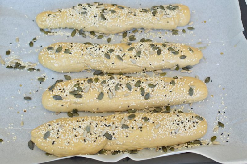 מקלות בייגל בציפוי גרעינים