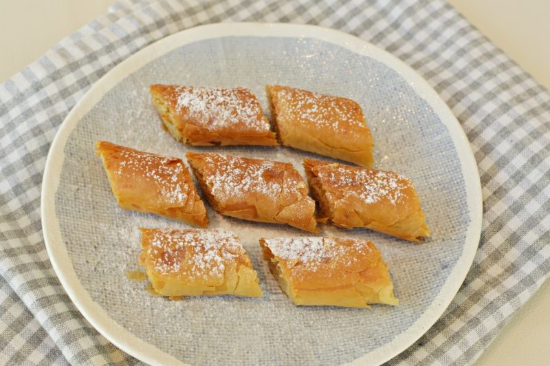 פילו במילוי טחינה וקוקוס