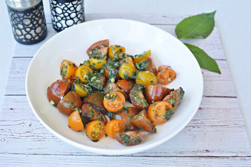 סלט עגבניות ופסטו