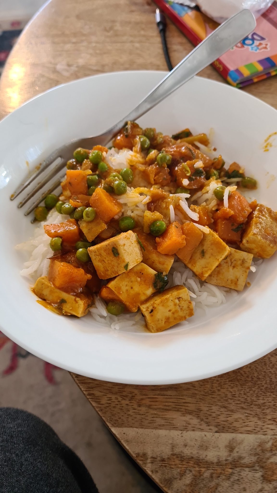 תבשיל טופו וירקות בקארי