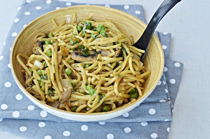 נודלס בקארי וקרם קוקוס