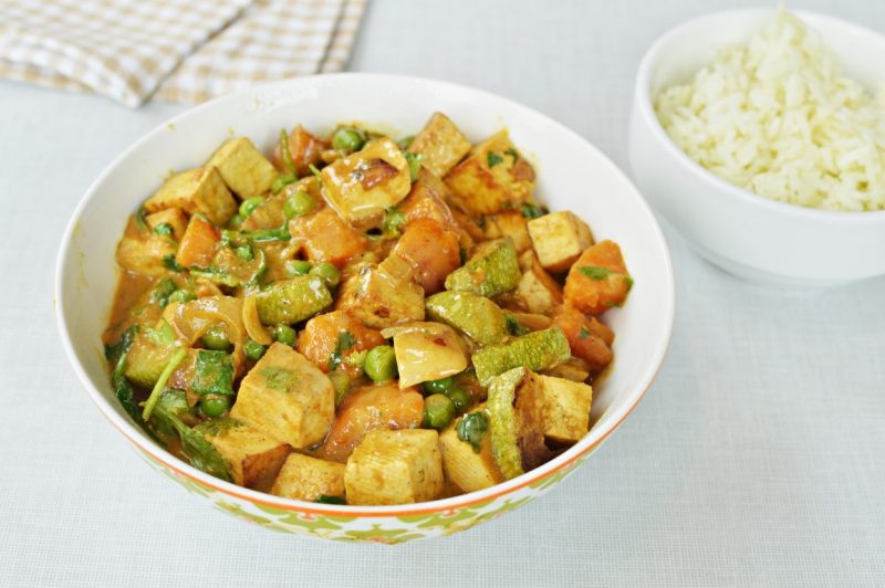 תבשיל טופו וירקות בקארי