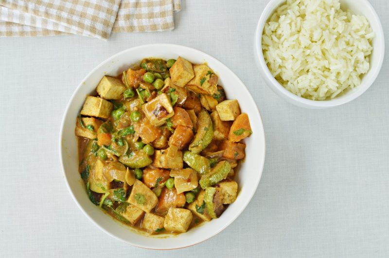 תבשיל טופו וירקות בקארי