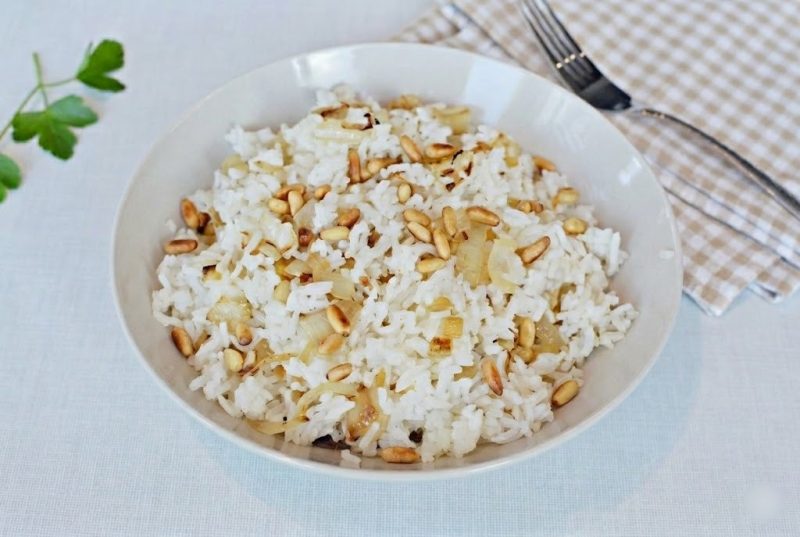 אורז עם בצל מטוגן