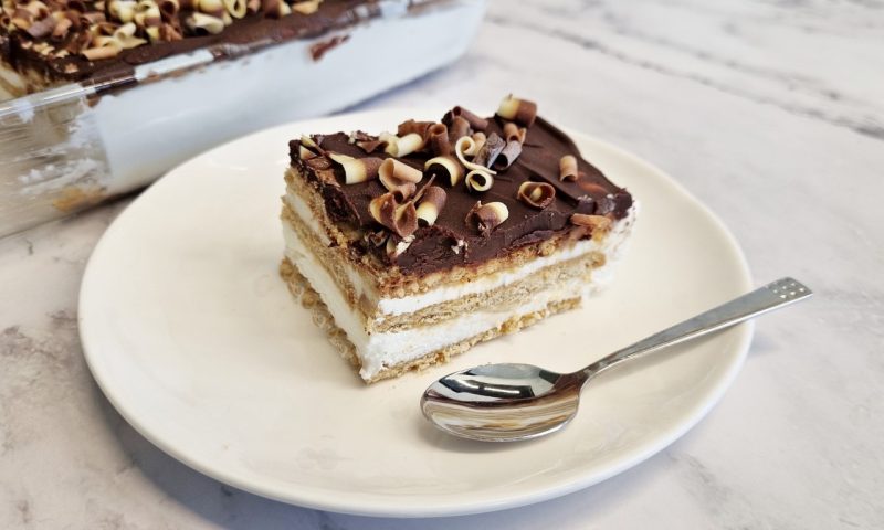 עוגת ביסקוויטים של פעם עם ציפוי שוקולד גנאש