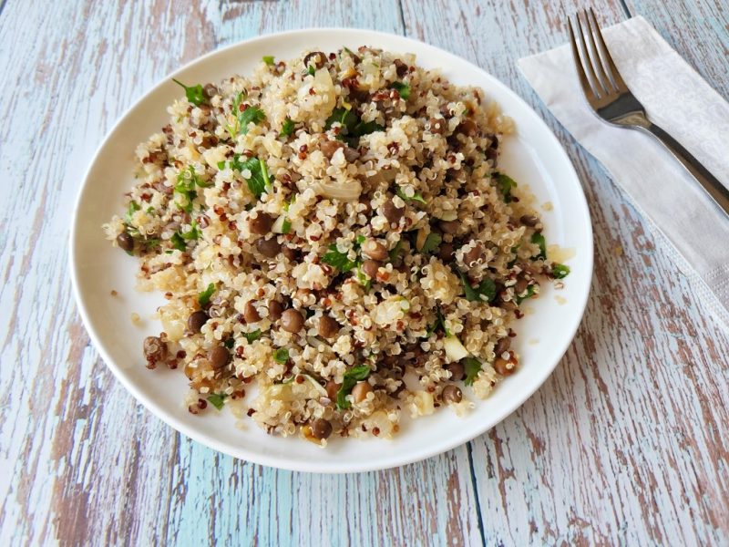 קינואה עם עדשים