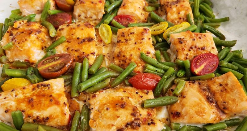 סלמון בתנור במרינדה הכי טעים שיש | מתכונים ב10 דקות